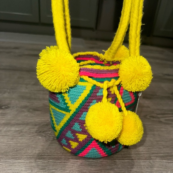 NWT CHILA COLOMBINA HANDMADE COLOMBIA  POMPOM SMALL BAG ANTHROPOLOGIE - Picture 3 of 7